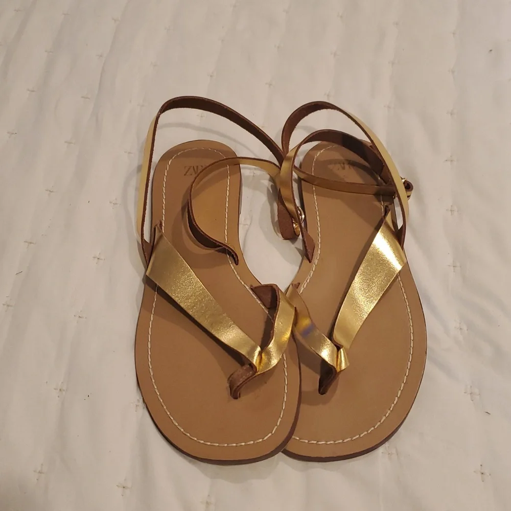Zara Gold and Tan Sandals with Metallic Straps (28) - Picture 2 of 5